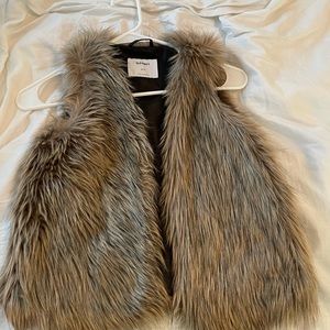 Like New! Girls Faux Fur Vest.  Size 8.